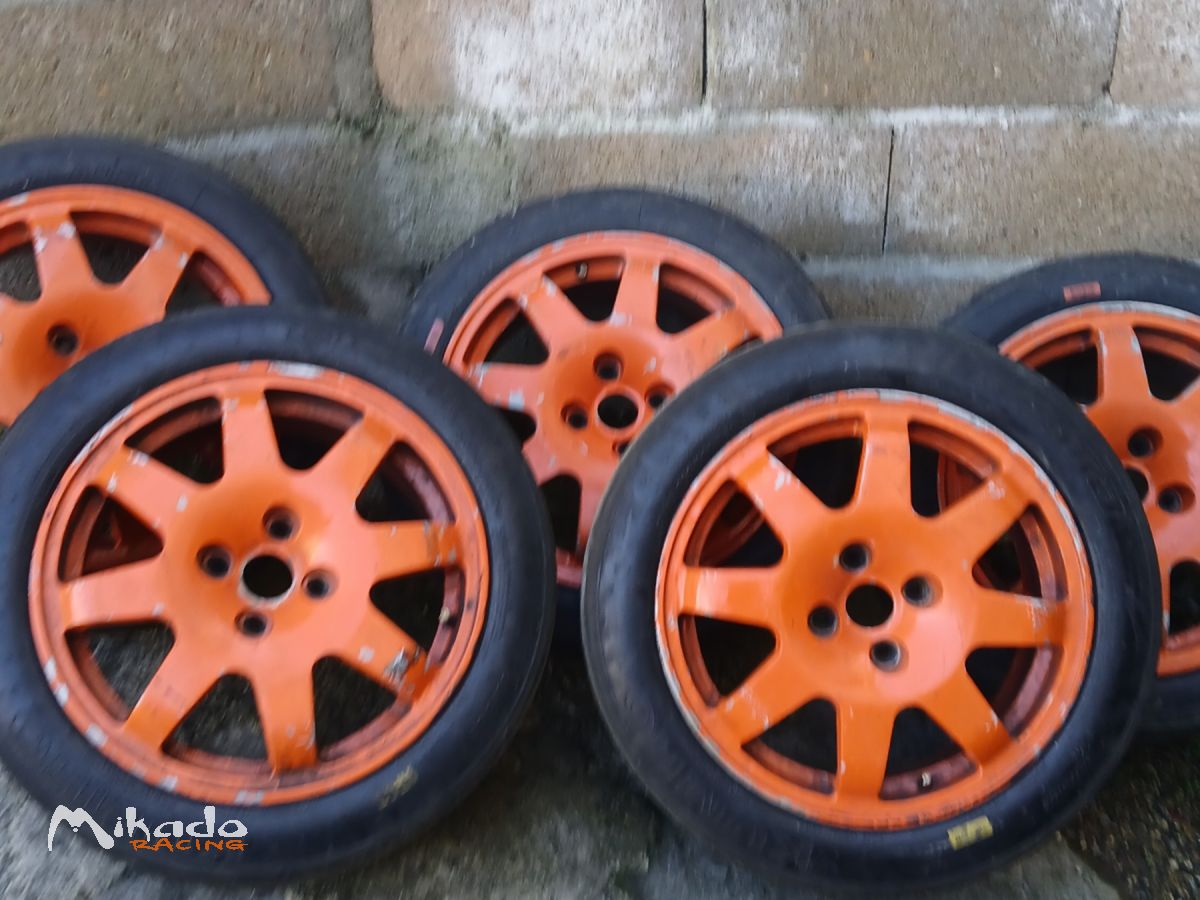Vends 5 jantes Clio GrA en 16 – photo 1 sur 4