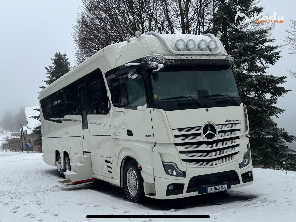 Motorhome de luxe VIP avec chauffeur – Hébergement sur circuit – photo 2 sur 10