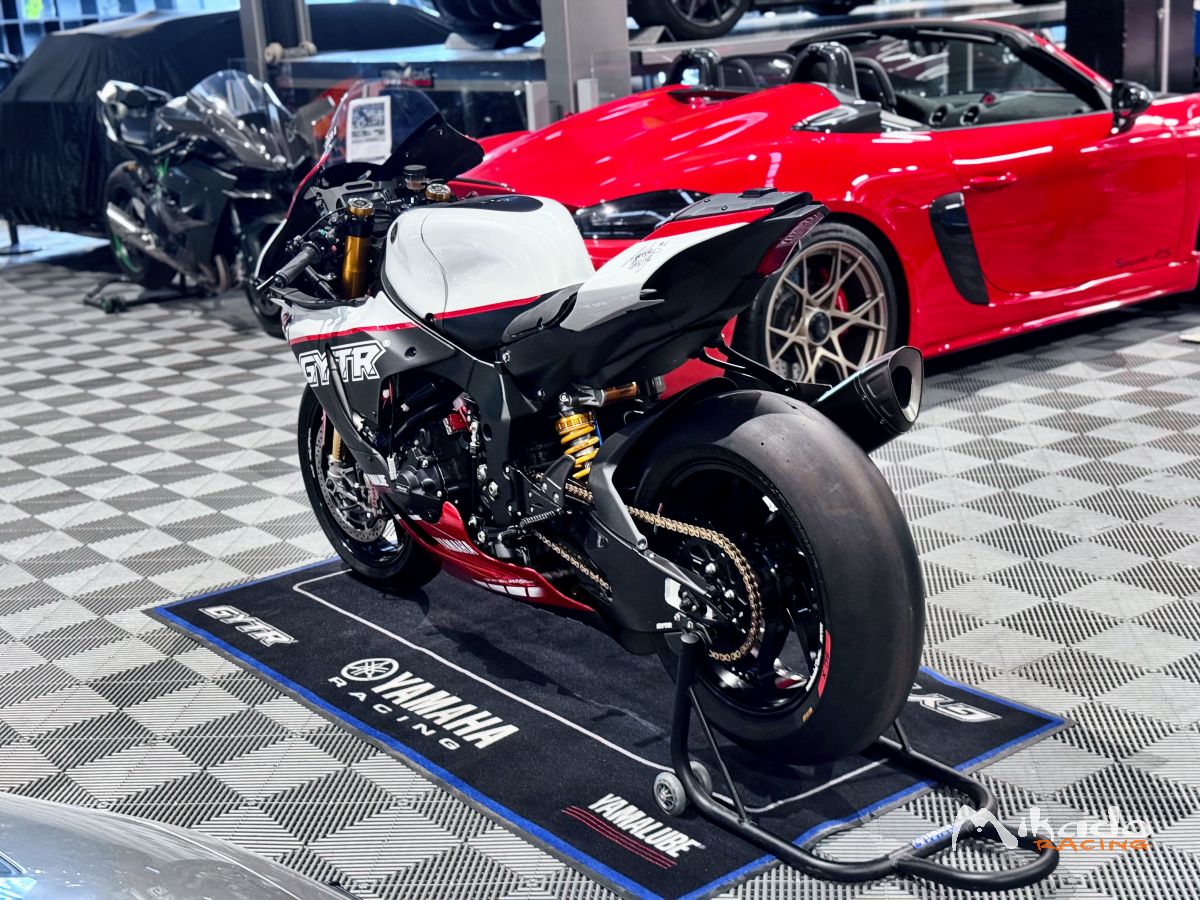 YAMAHA R1 GYTR PRO 25TH ANNIVERSARY – N°9/25 – photo 3 sur 10