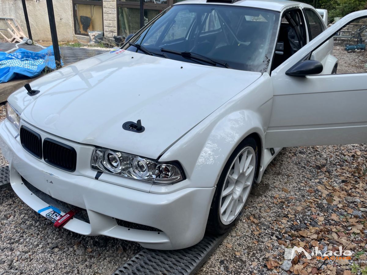 BMW 318 – photo 1 sur 3