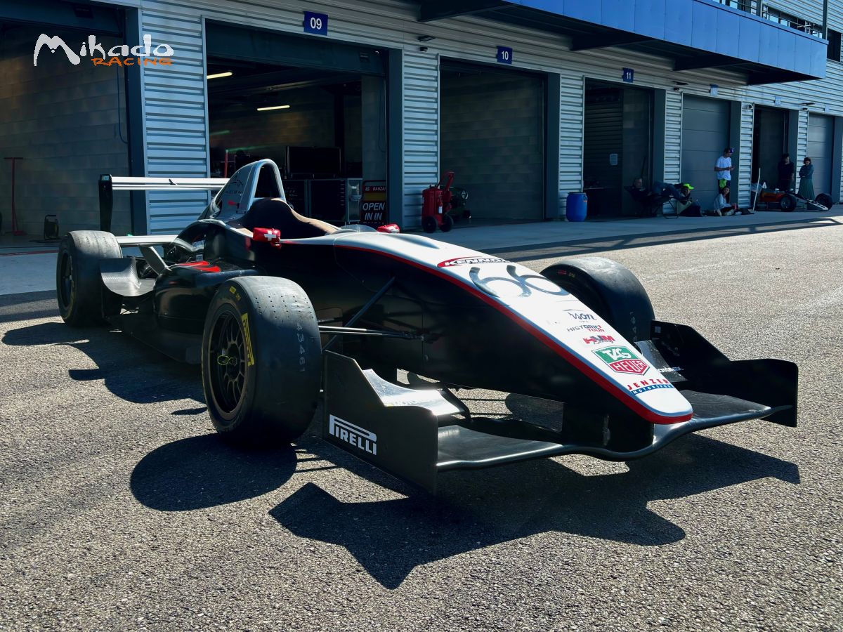 VENDS FORMULE RENAULT TATUUS 2.0 – photo 1 sur 2