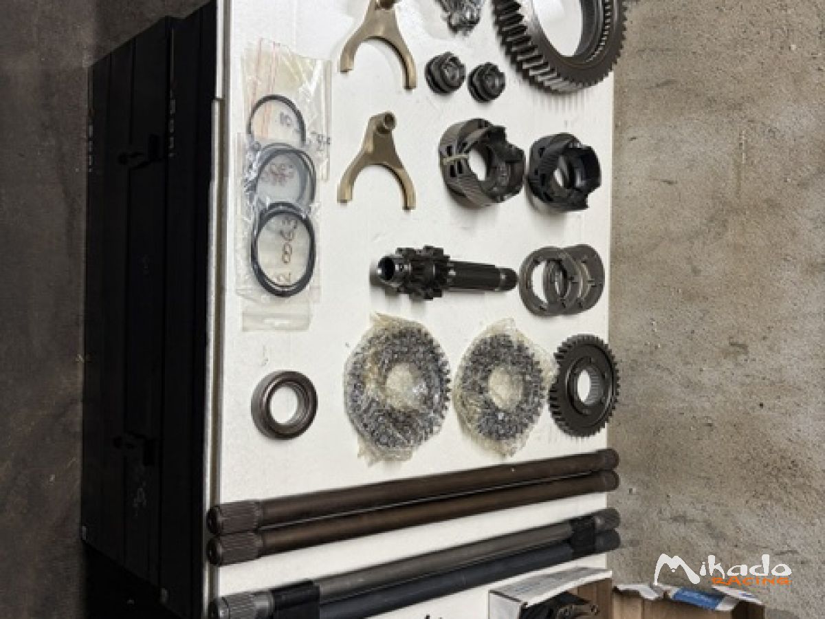 Lot pieces Xtrac 306 maxi – photo 1 sur 3