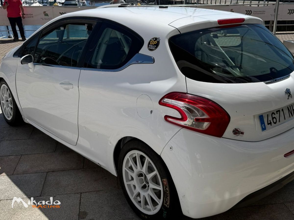 PEUGEOT 208 R2 – photo 3 sur 7
