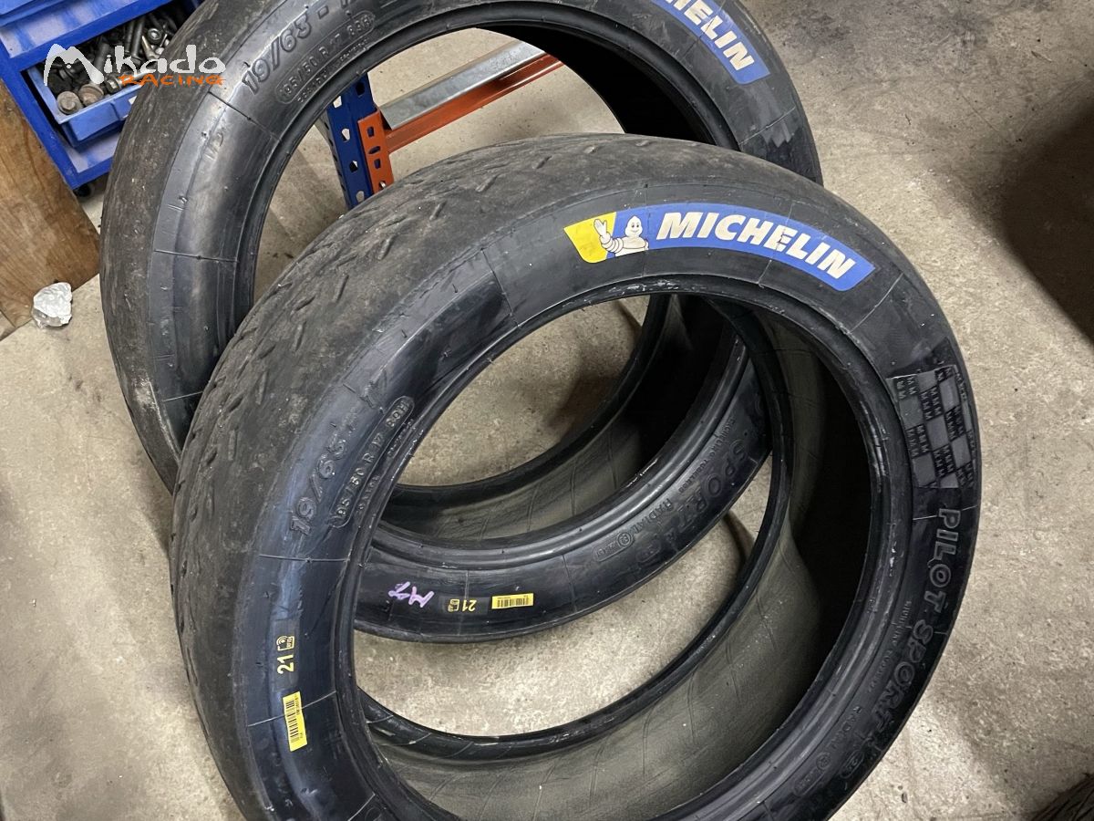 Lots de 8 pneus taille 17 Michelin pilote sport: on c x2 21neuf , x2 11 , x4 21 – photo 4 sur 10