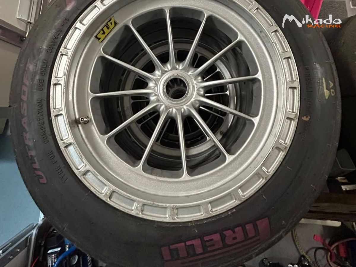 Pneus PIRELLI Ultrasoft Violet F3 – photo 1 sur 5