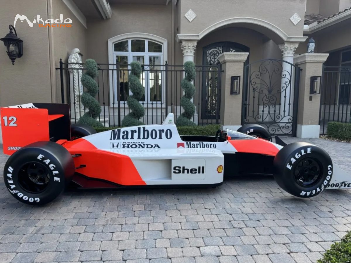 1:1 Scale McLaren MP4/4 Display Model – photo 1 sur 4