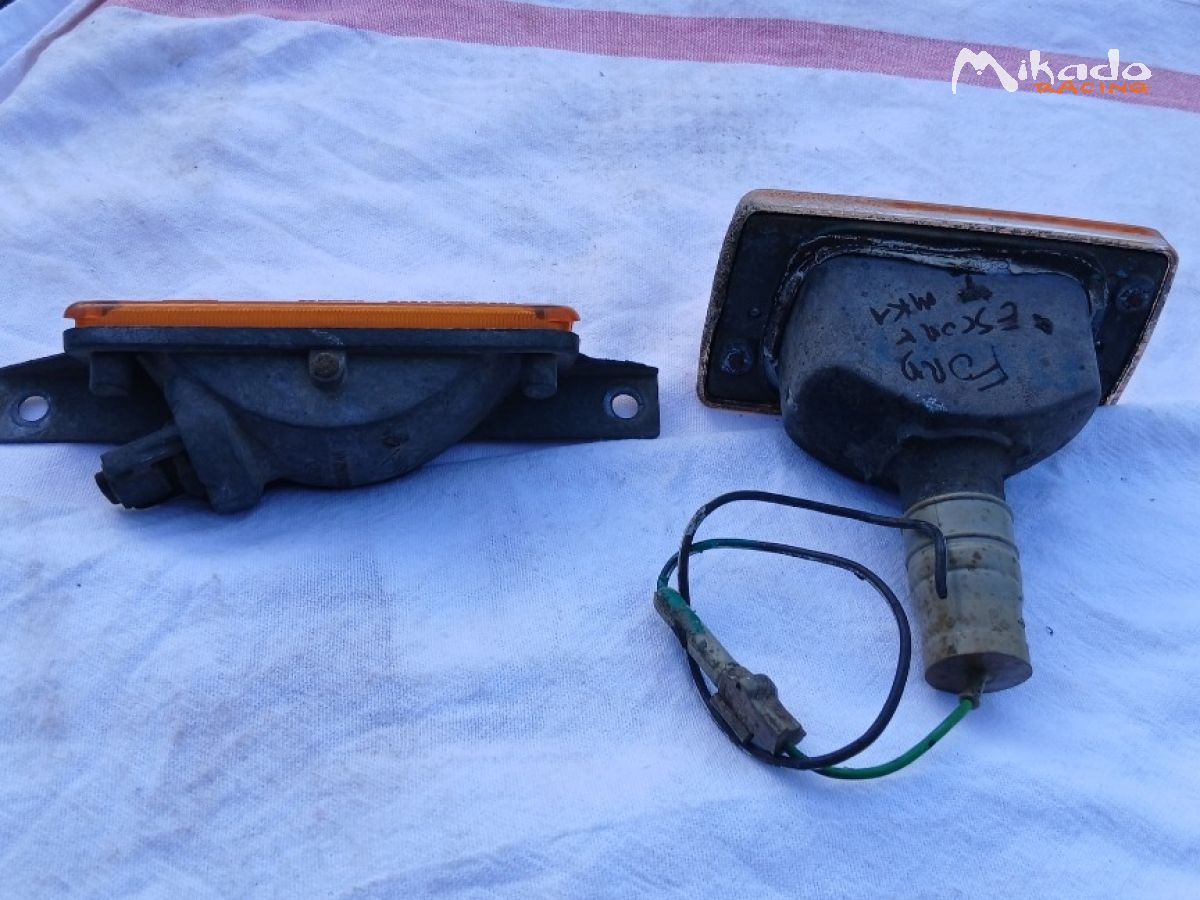 Clignotants ford escort mk 1 et mk2 – photo 2 sur 2