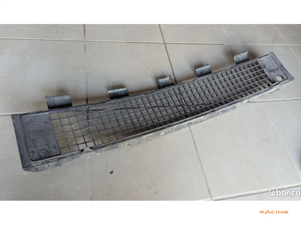 Grille inférieure pare chocs avant Clio 2 RS Clio II phase 2 / 3 Ragnotti – photo 2 sur 3