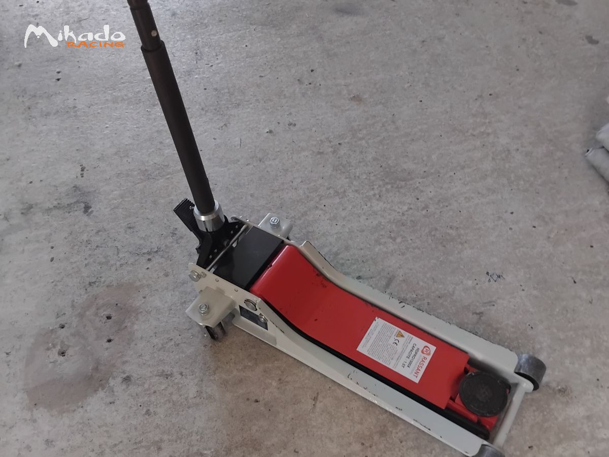 Cric hydraulique – photo 1 sur 3