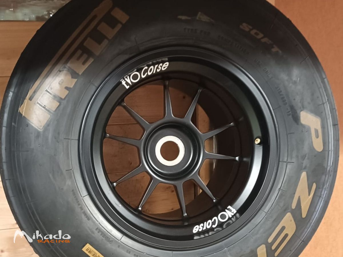 GOMME PIRELLI GIALLE, ROSSE E VIOLA – photo 1 sur 4