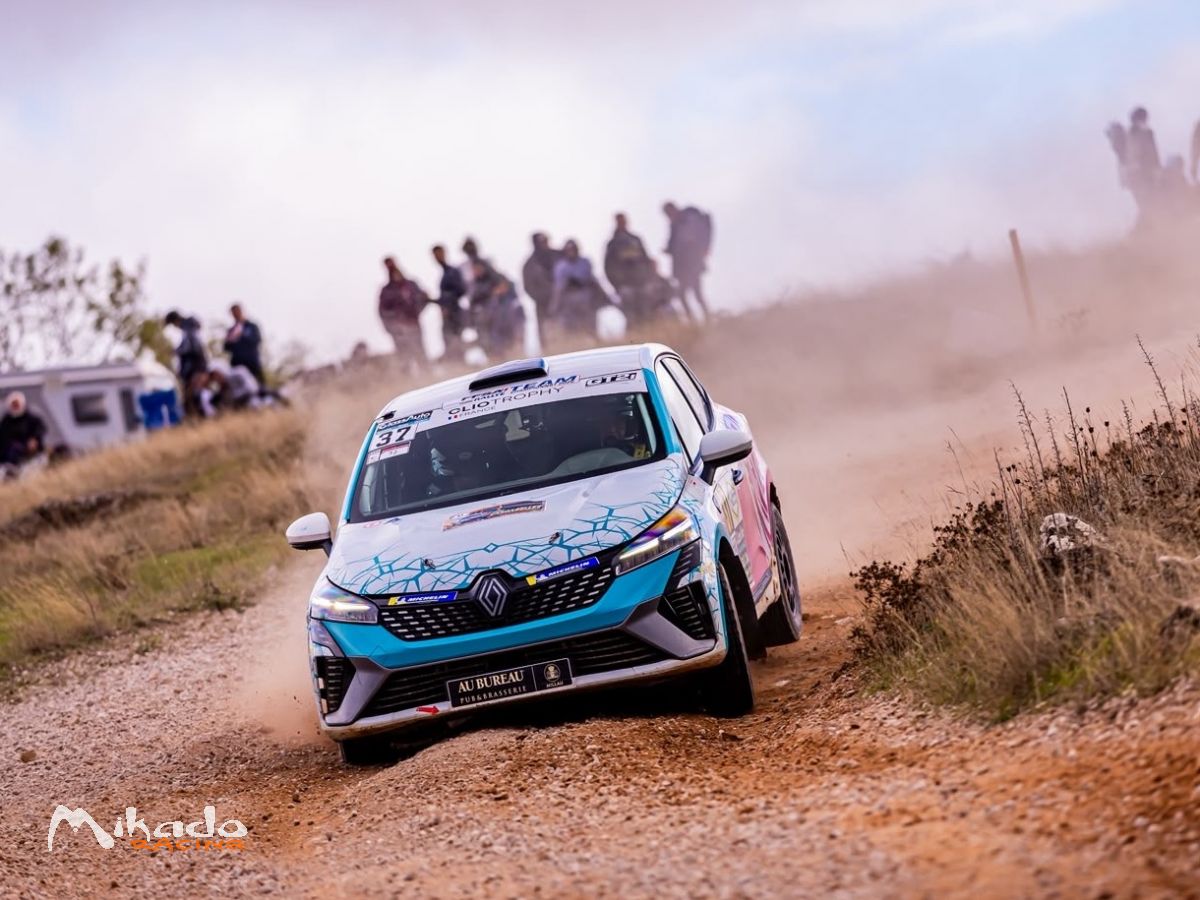 Clio rc5 terre – photo 1 sur 2