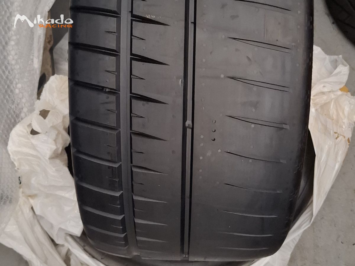 pneus michelin Porsche neufs – photo 1 sur 3