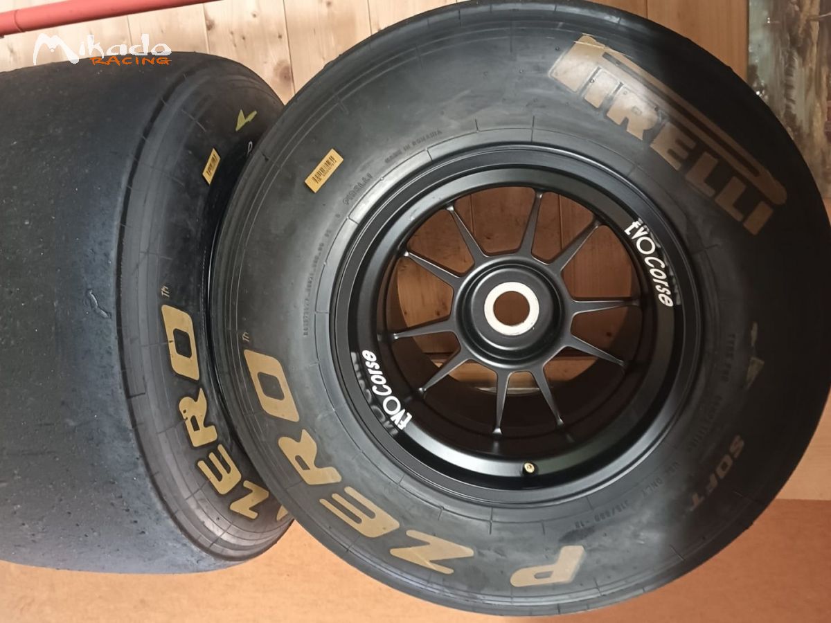 GOMME PIRELLI GIALLE, ROSSE E VIOLA – photo 3 sur 4