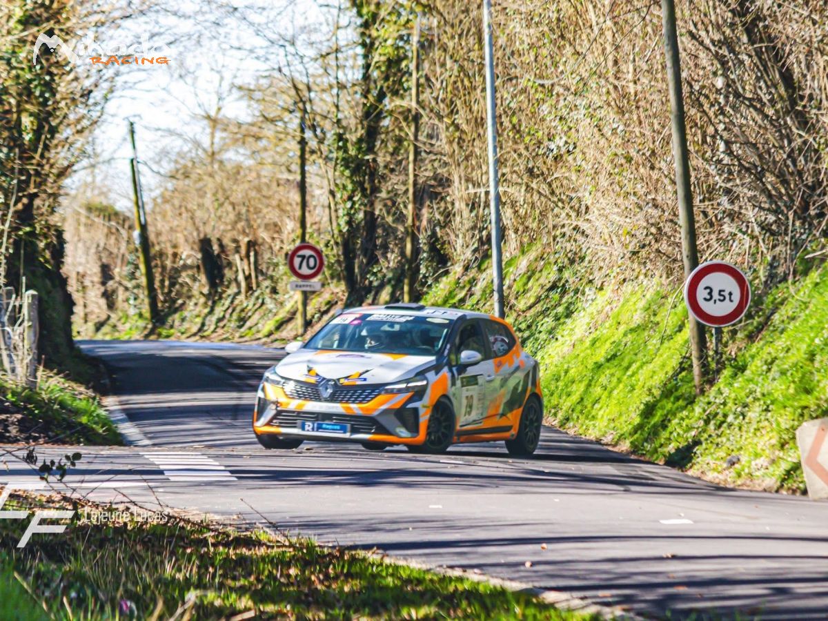 loue ta clio rc5 pour le rallye des mont de dome 2026 – photo 1 sur 2