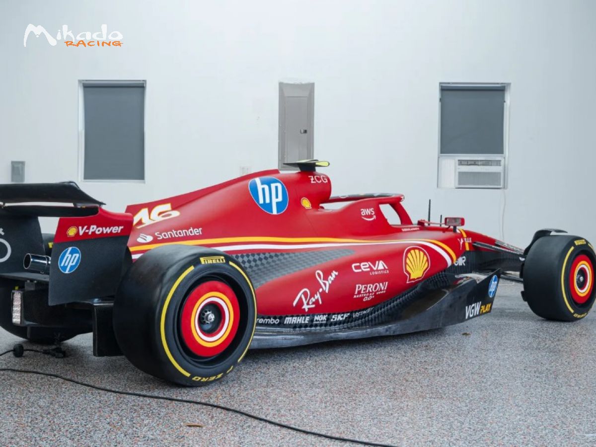 1:1 Scale Ferrari SF Display Model – photo 4 sur 5