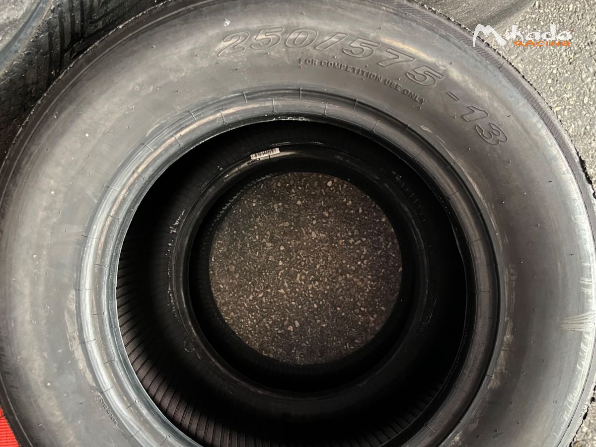Pneu monoplace pirelli – photo 3 sur 3