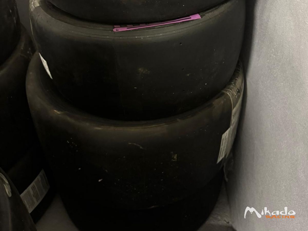 Vente de pneus Pirelli neufs 2026 Violettes-rouges-jaunes 250/575 r13 – photo 1 sur 5