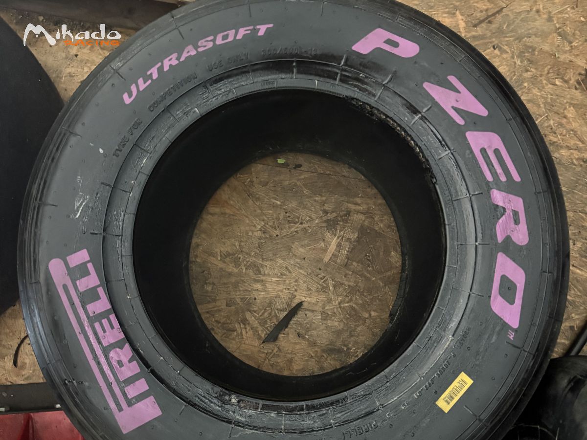 Pirelli Ultrasoft 300/590 r13 – photo 1 sur 2