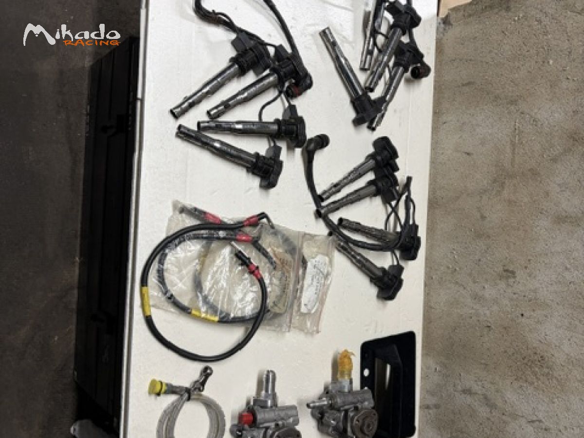 Lot pieces skoda S2000 – photo 1 sur 3