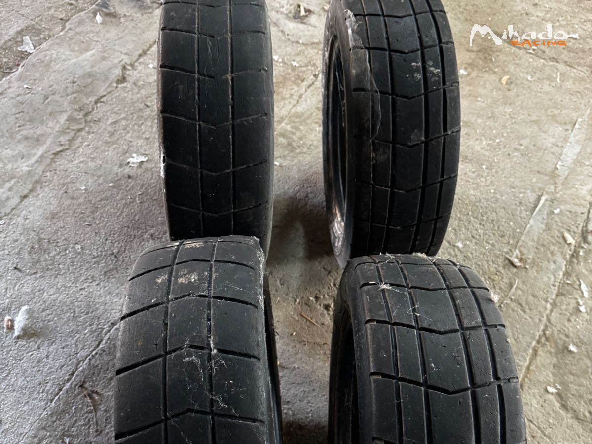 Michelin et Bf goodrich TA00 13 pouces – photo 1 sur 6
