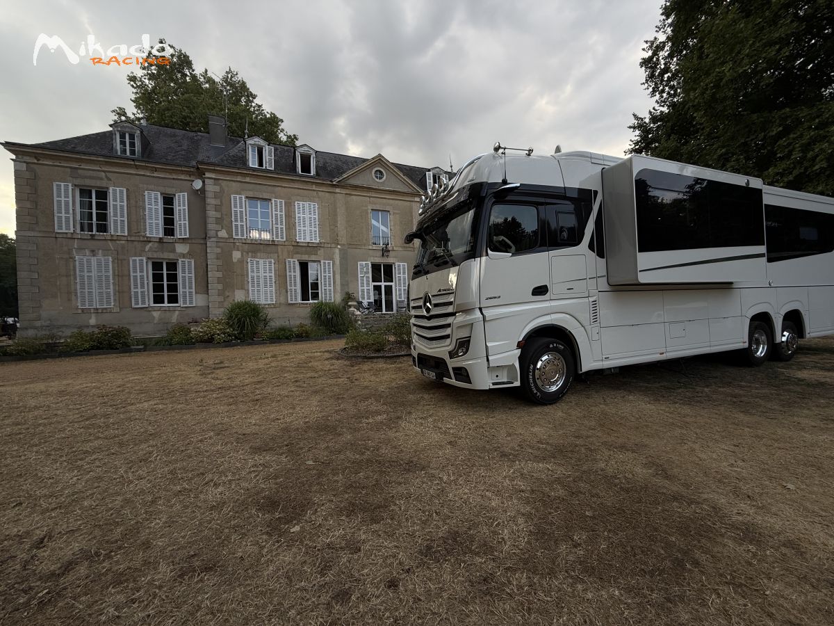 Motorhome de luxe VIP avec chauffeur – Hébergement sur circuit – photo 10 sur 10