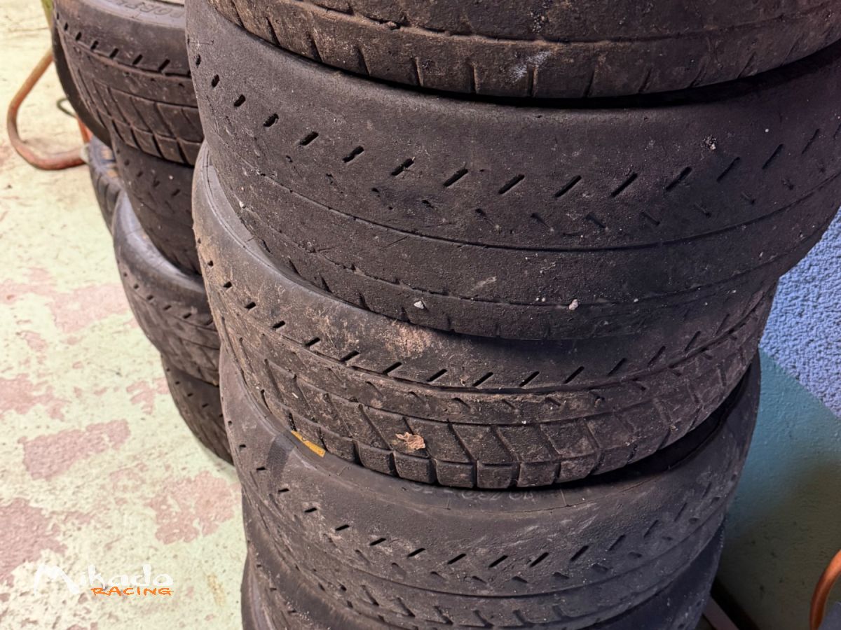 Pneus Michelin 16p – photo 1 sur 2