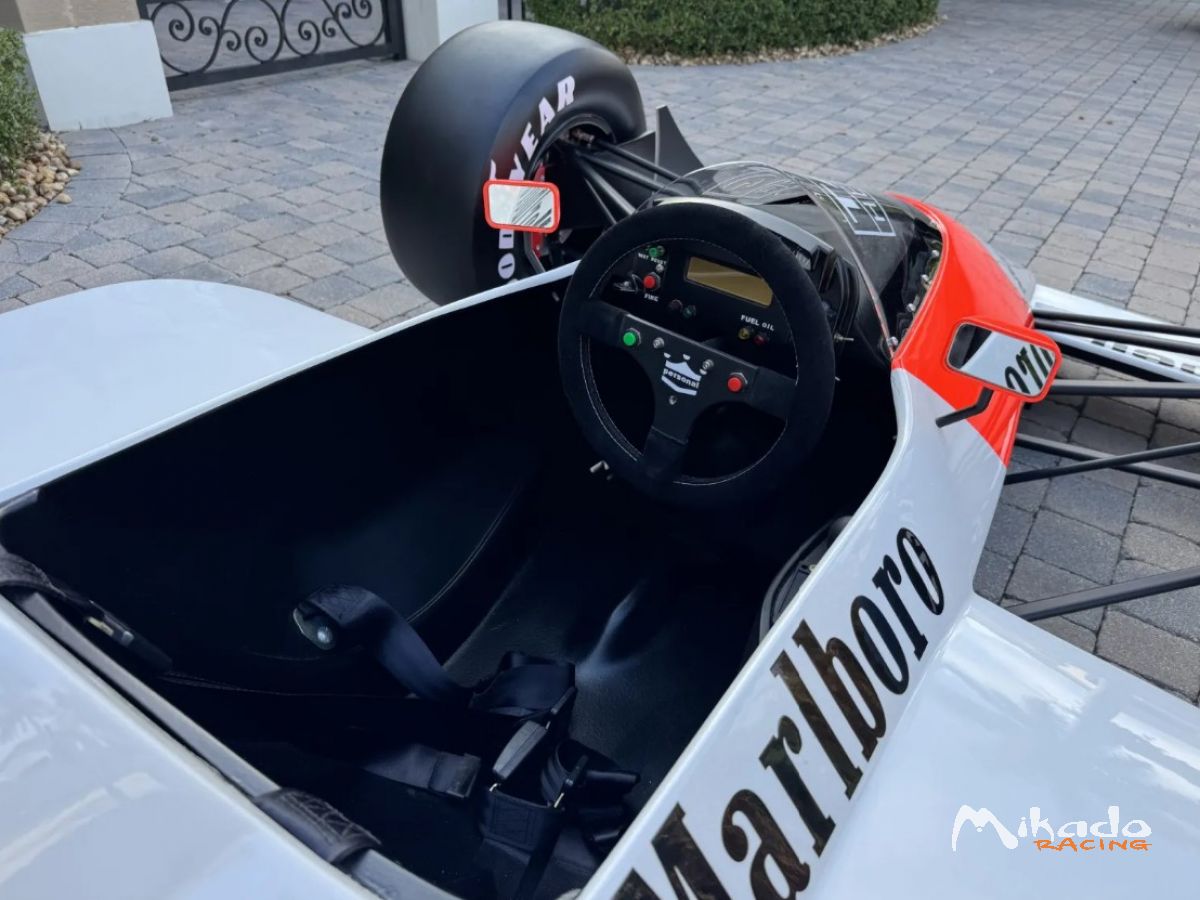 1:1 Scale McLaren MP4/4 Display Model – photo 2 sur 4