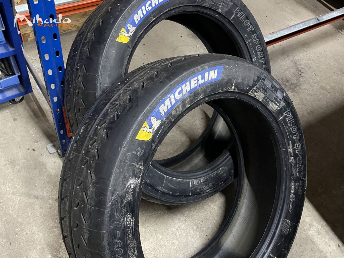 Lots de 8 pneus taille 17 Michelin pilote sport: on c x2 21neuf , x2 11 , x4 21 – photo 8 sur 10