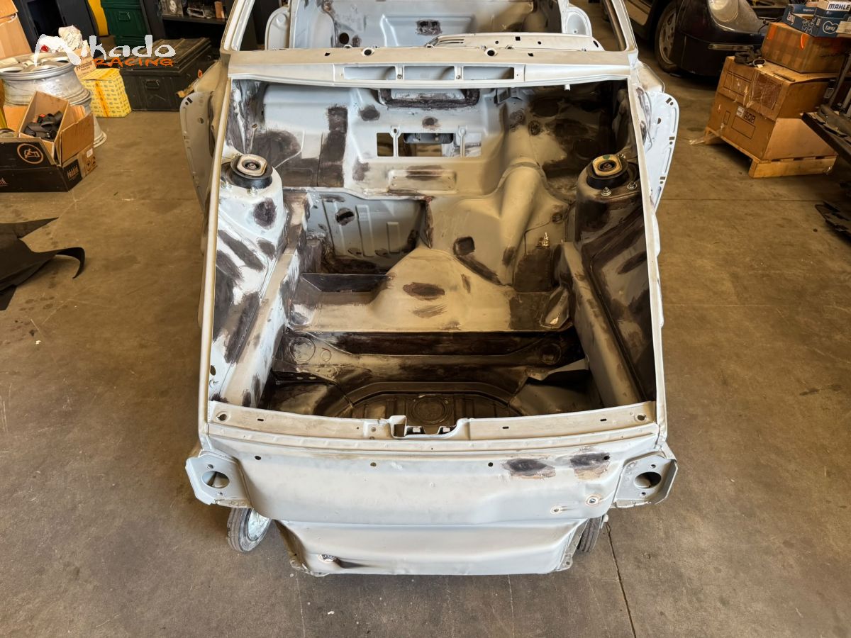 Caisse nue Porsche 964 course vendue en l’état – photo 4 sur 6