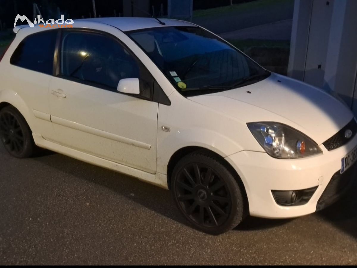 Ford fiesta st 2L 150 Ch – photo 1 sur 3
