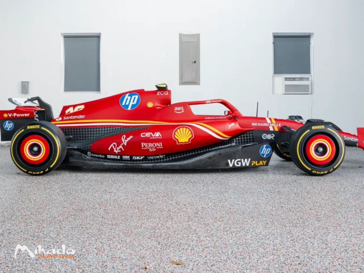 1:1 Scale Ferrari SF Display Model – photo 3 sur 5