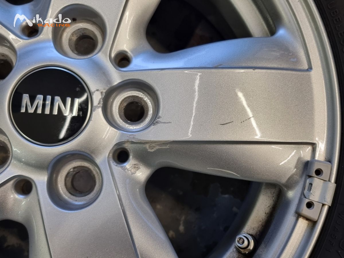 Jantes origine Mini et pneus Michelin – photo 2 sur 3