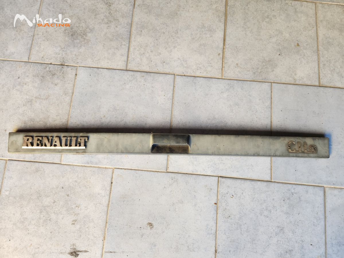 Moulure de hayon arrière Renault Clio 1 phase 1 – photo 1 sur 2