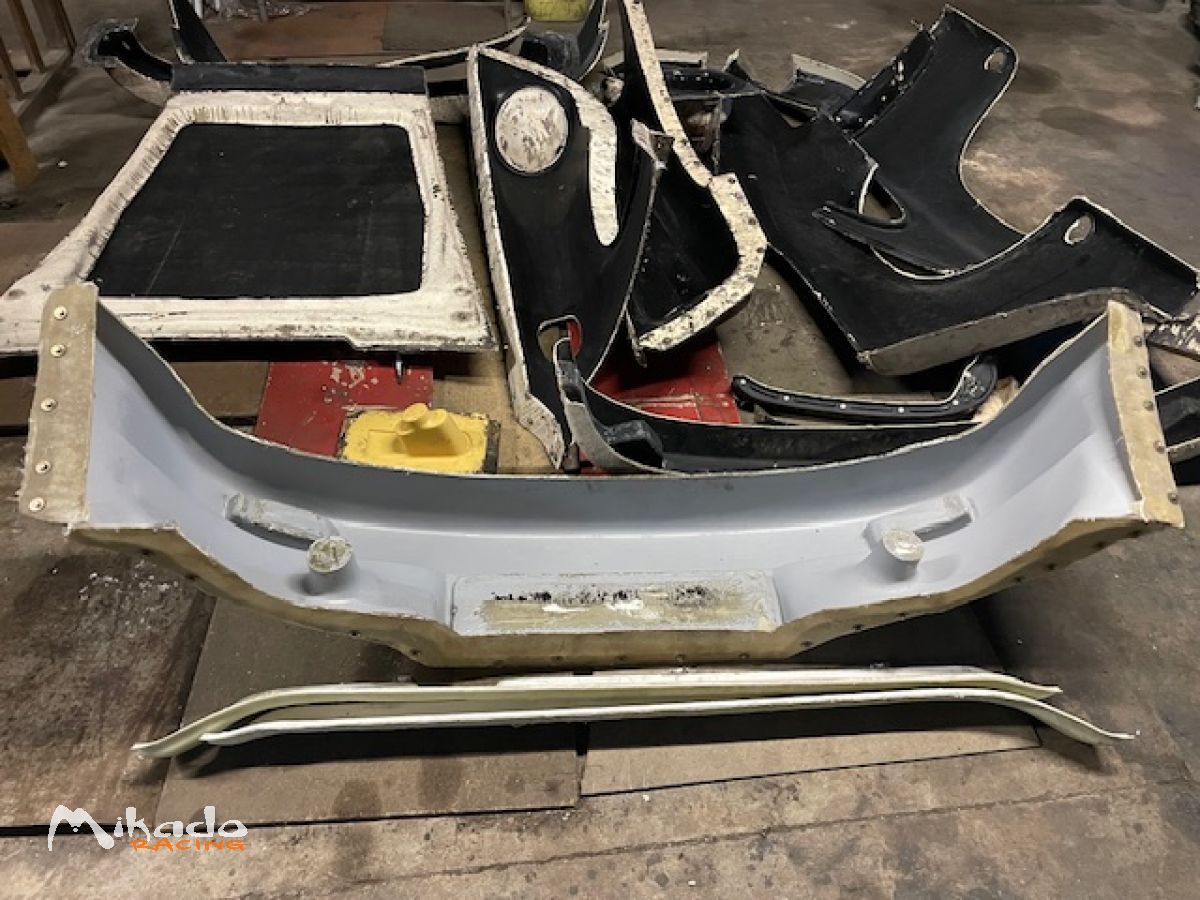 Lot de moules pour élément polyester Pièces Porsche – photo 1 sur 3