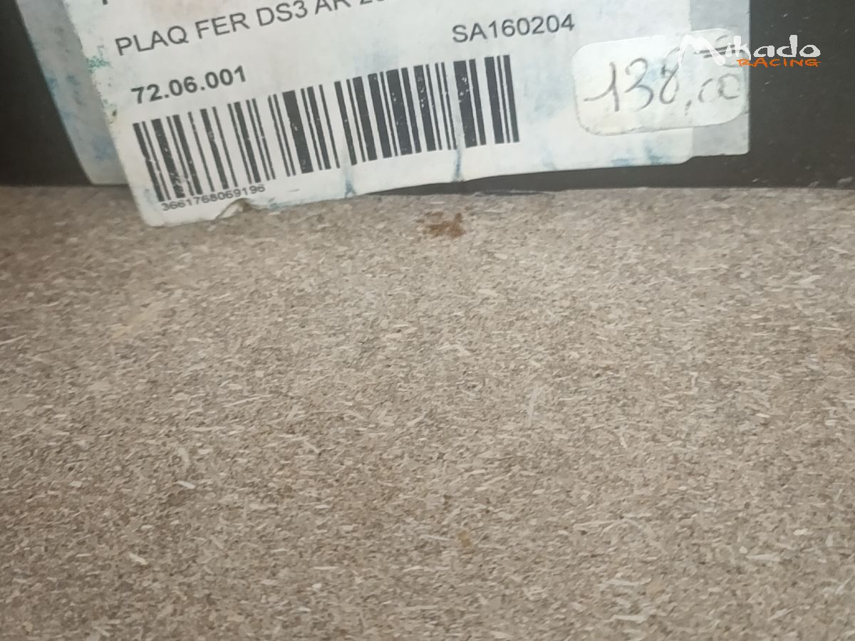 Plaquette arrière saxo 205 309 – photo 2 sur 2