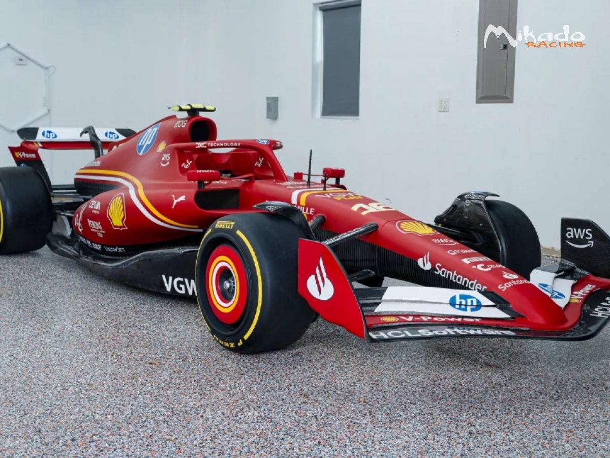 1:1 Scale Ferrari SF Display Model – photo 2 sur 5