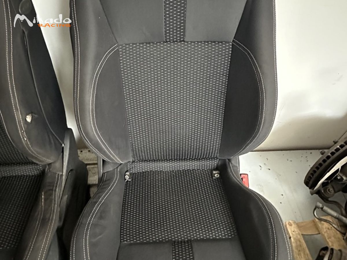 Sièges origine Clio 3 RS – photo 2 sur 4