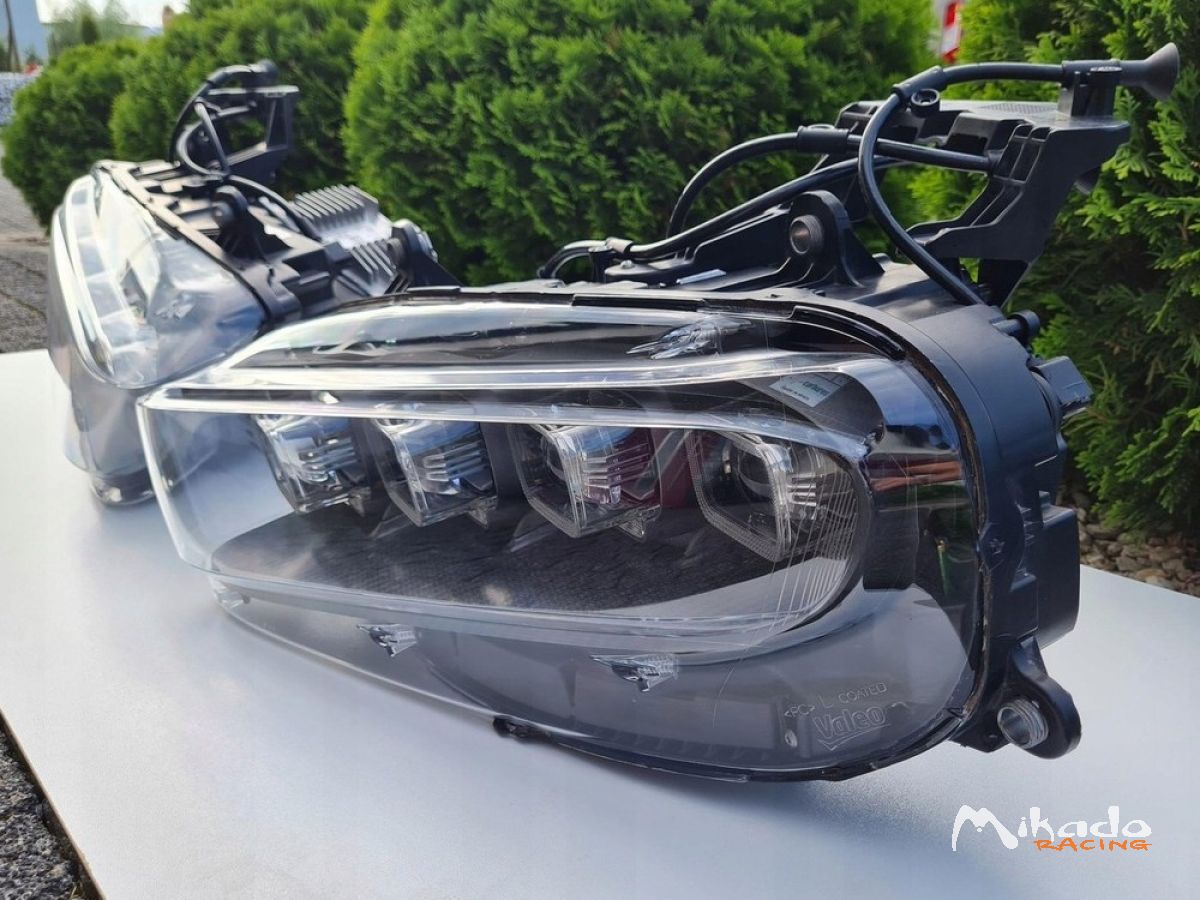 Bugatti Chiron Headlight 5B4941035/6C – photo 1 sur 2