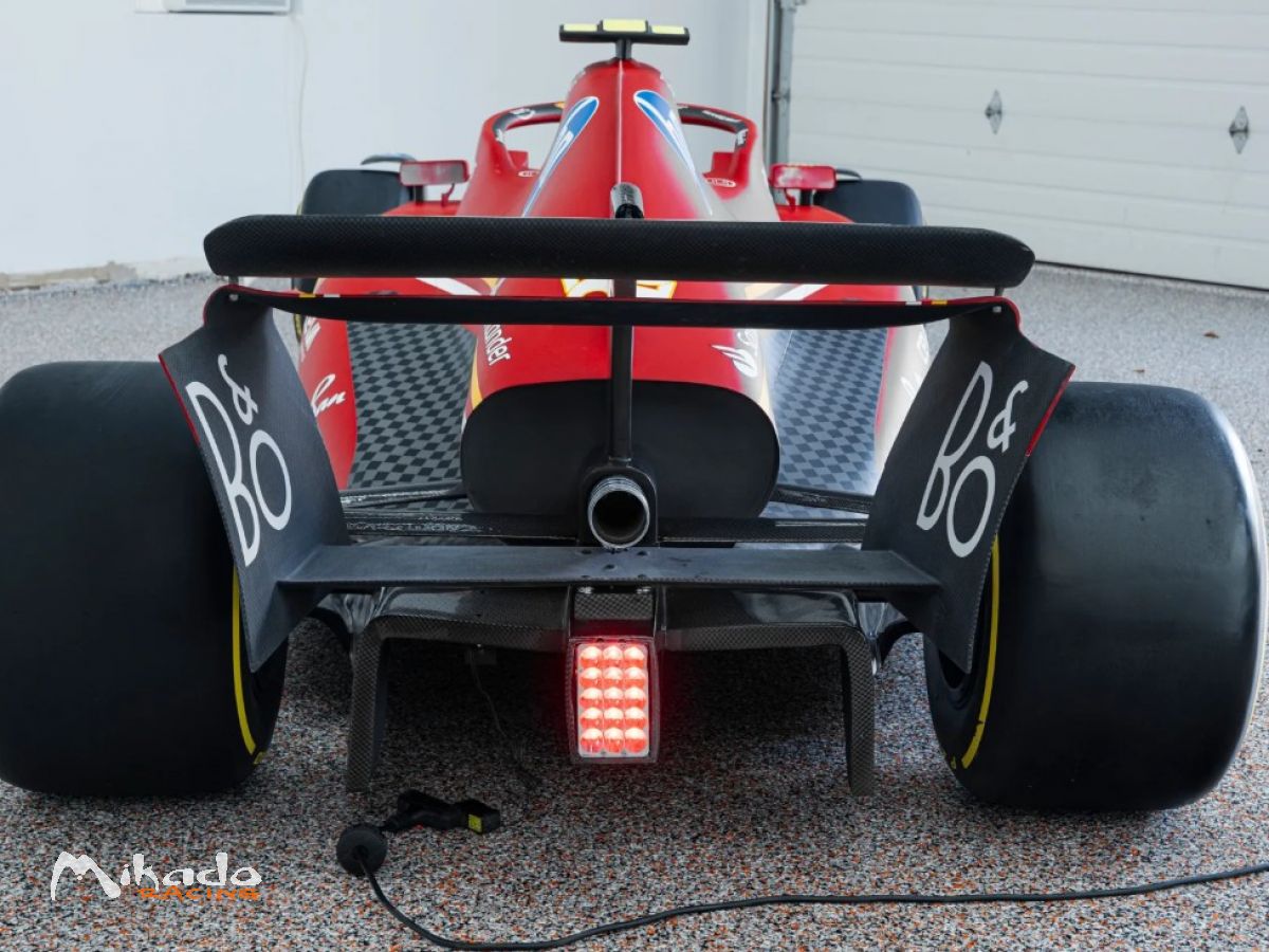 1:1 Scale Ferrari SF Display Model – photo 5 sur 5