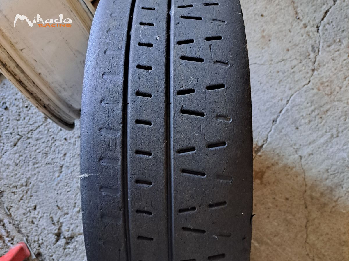 1 pneu pirelli en 17 – photo 1 sur 3