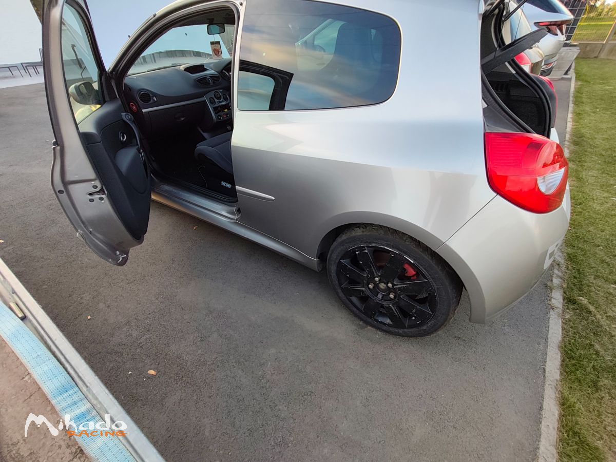 Clio 3 rs F1 team RHD 2007 – photo 6 sur 9