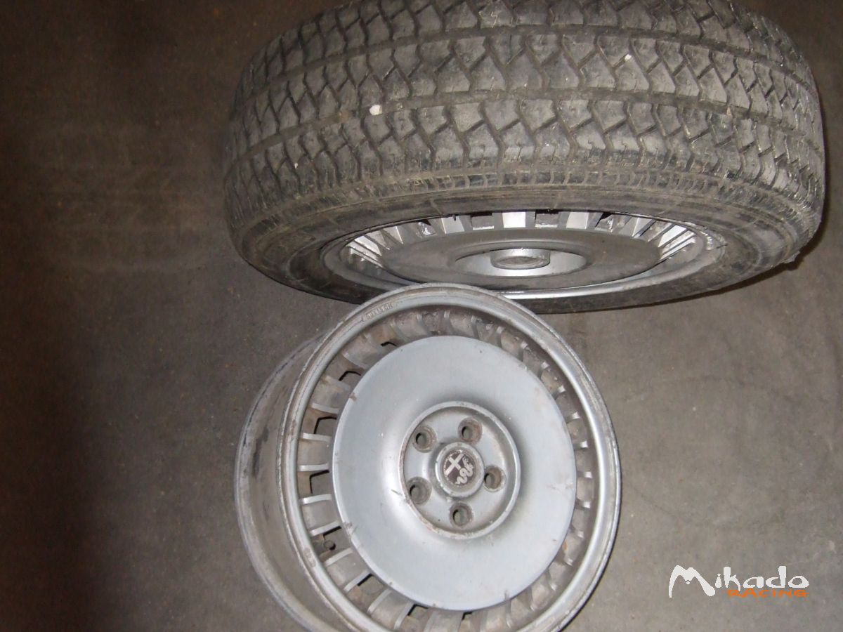 Une roue + une jante de GTV 6 Alfa Campagnolo – photo 1 sur 2