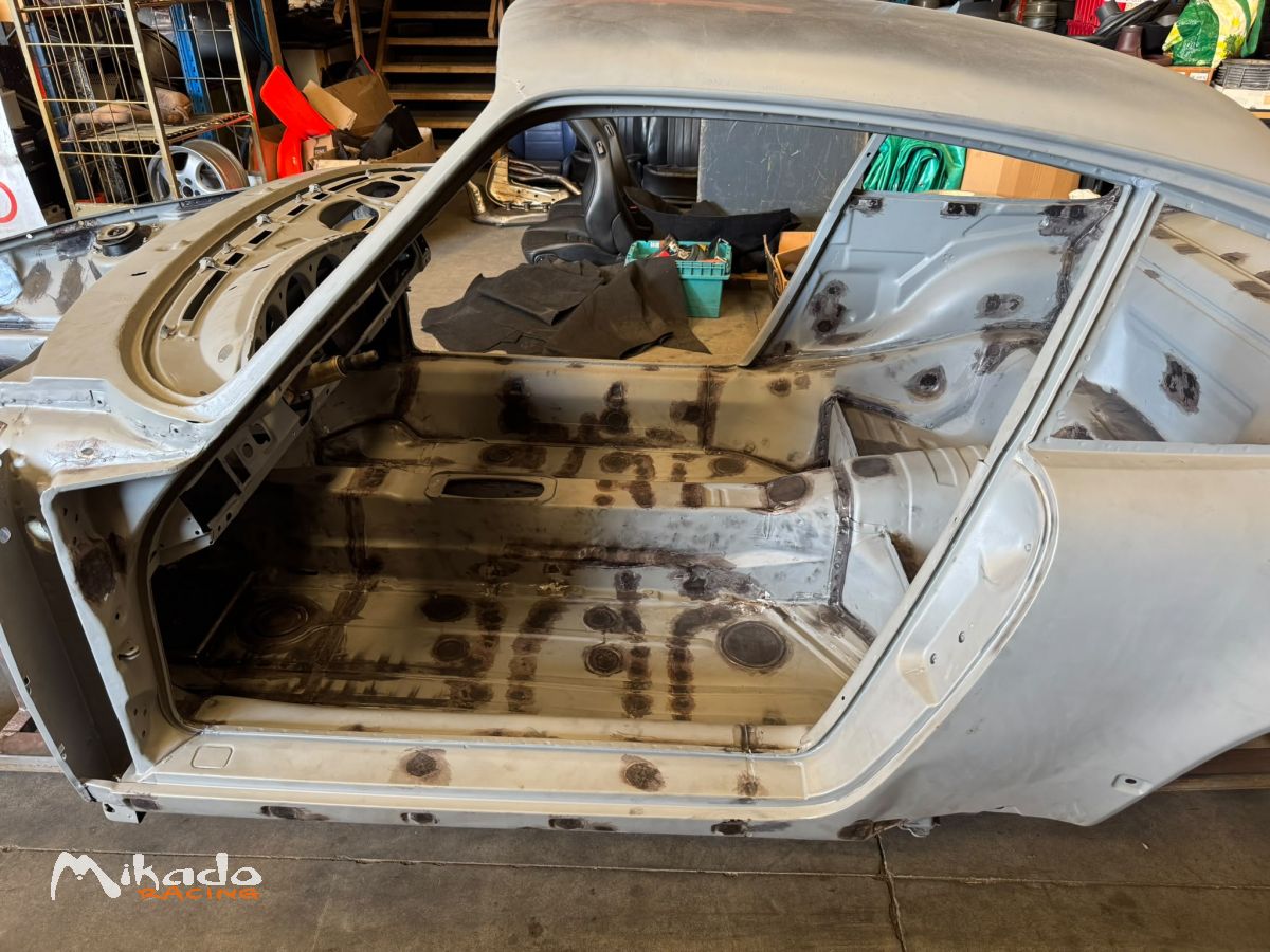 Caisse nue Porsche 964 course vendue en l’état – photo 3 sur 6