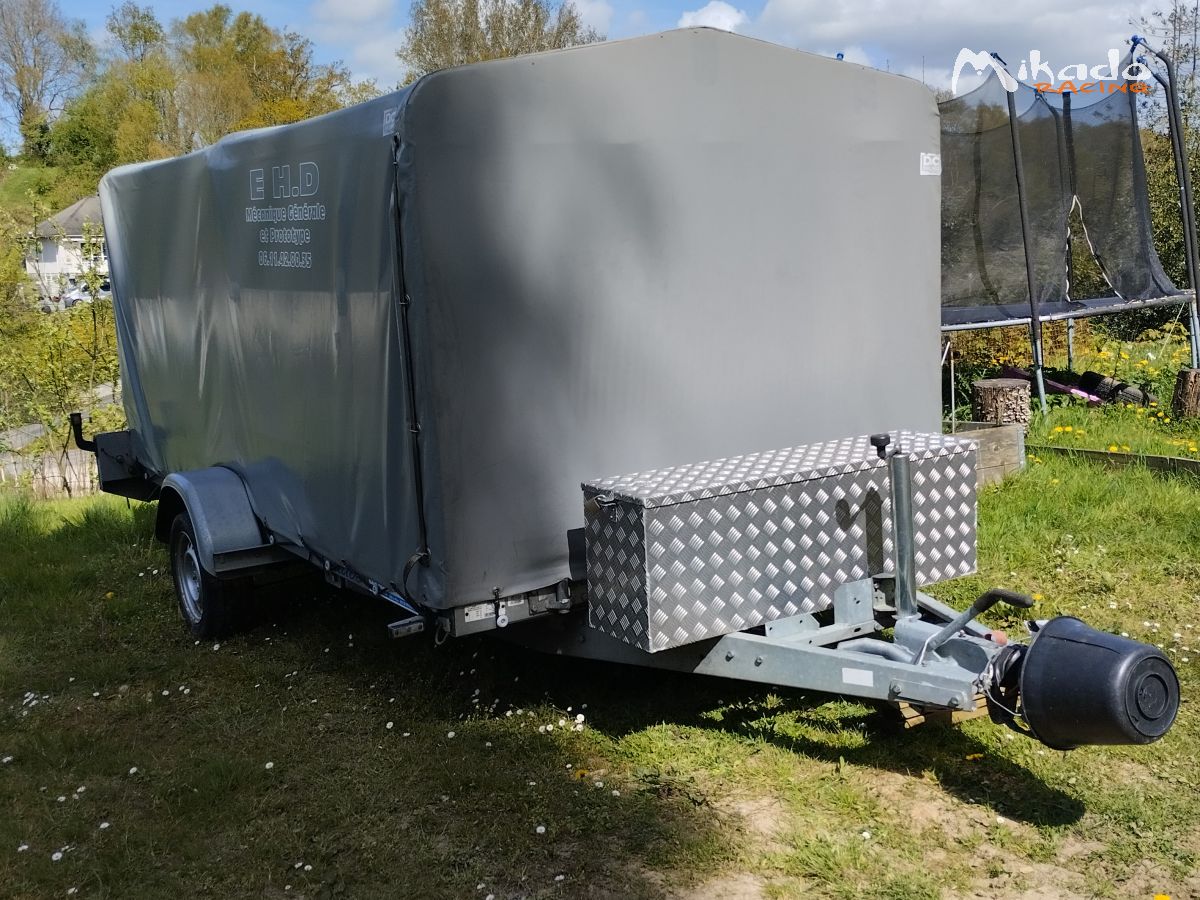 Remorque voiture fermé 1600 kg