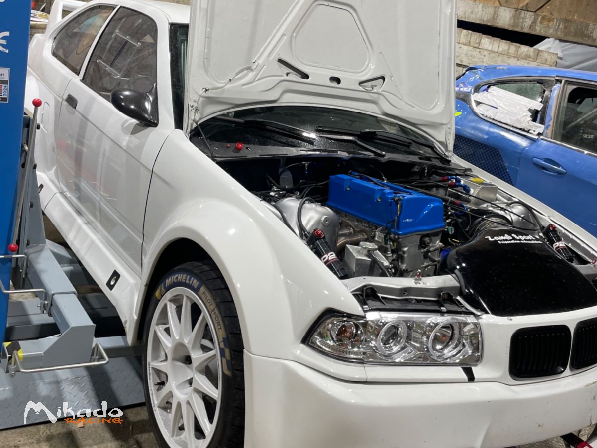 BMW 318 – photo 1 sur 4