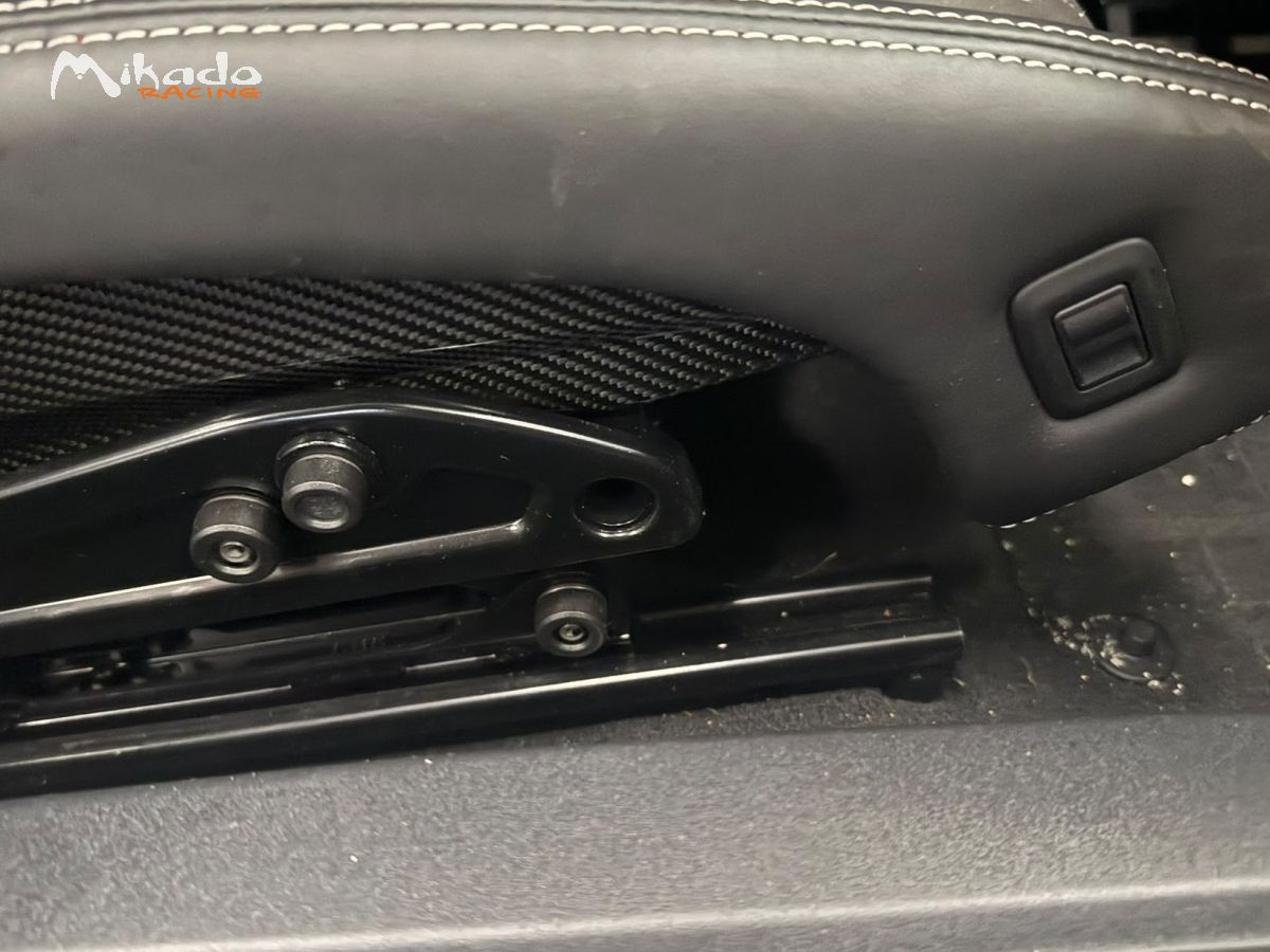 Paire de sièges baquets légers en carbone Porsche Cayman GT4 – photo 8 sur 9
