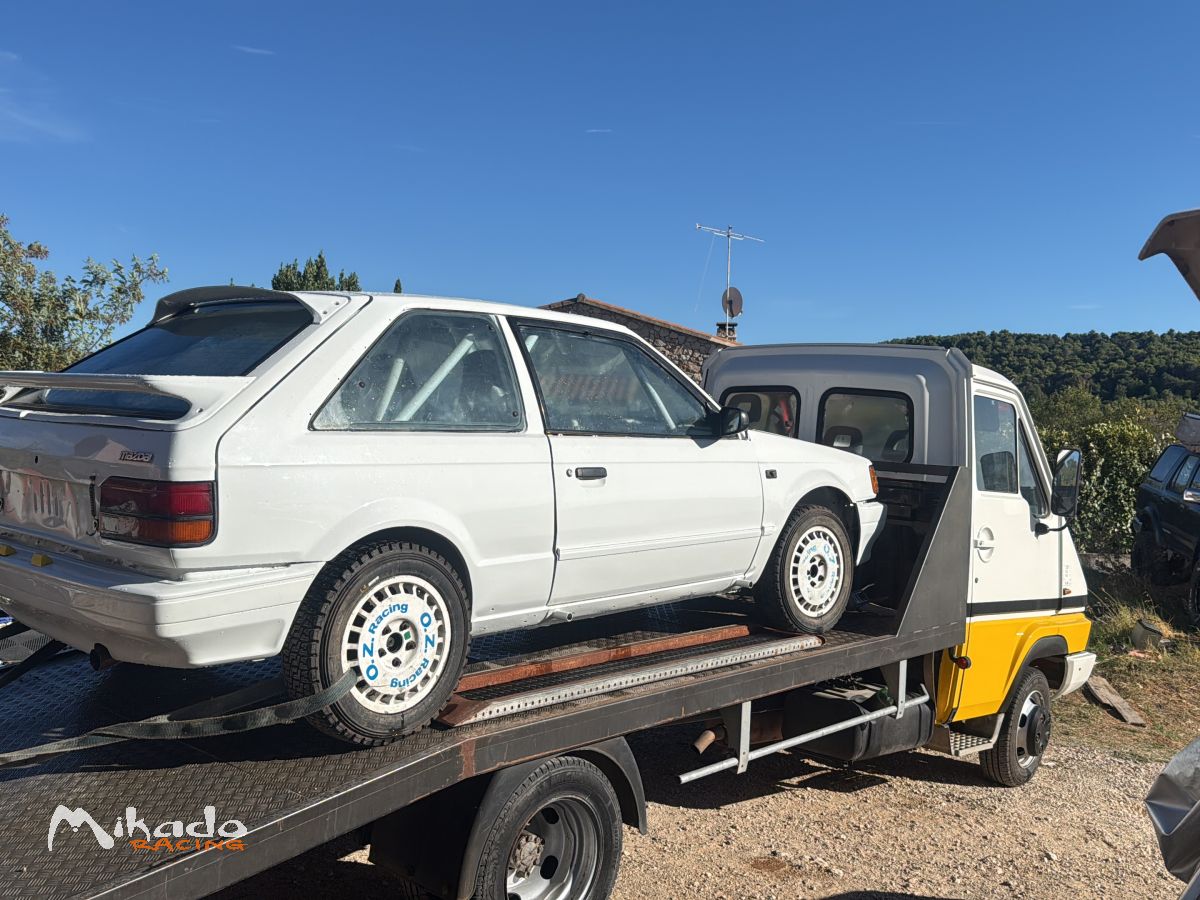 Location Mazda 323 gra terre 2027 – photo 2 sur 3