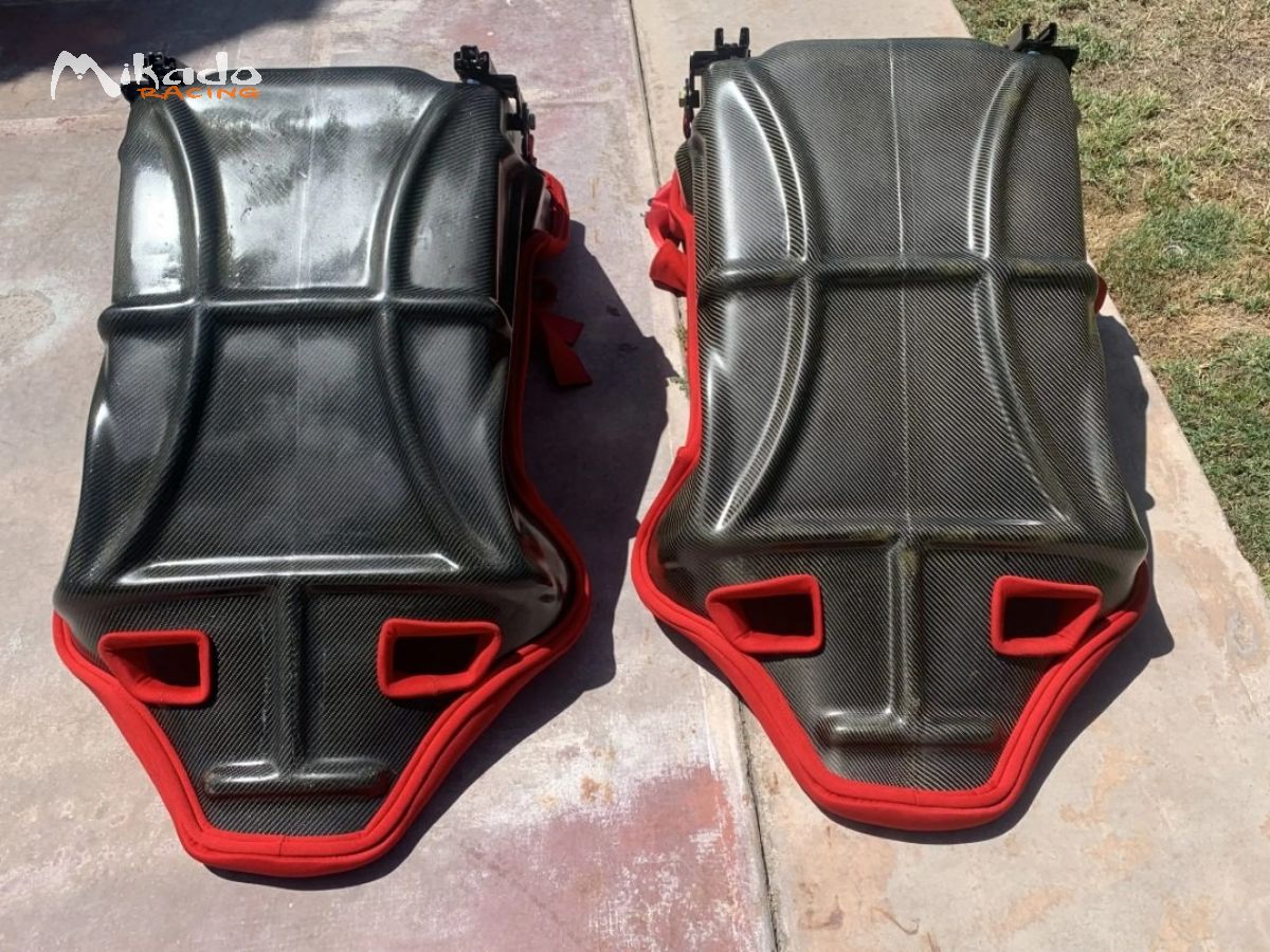 Ferrari F40 Seats with Harness – photo 2 sur 2
