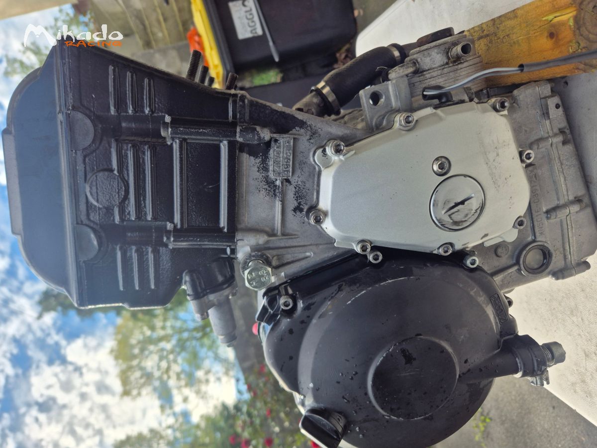 moteur r1 – photo 2 sur 3