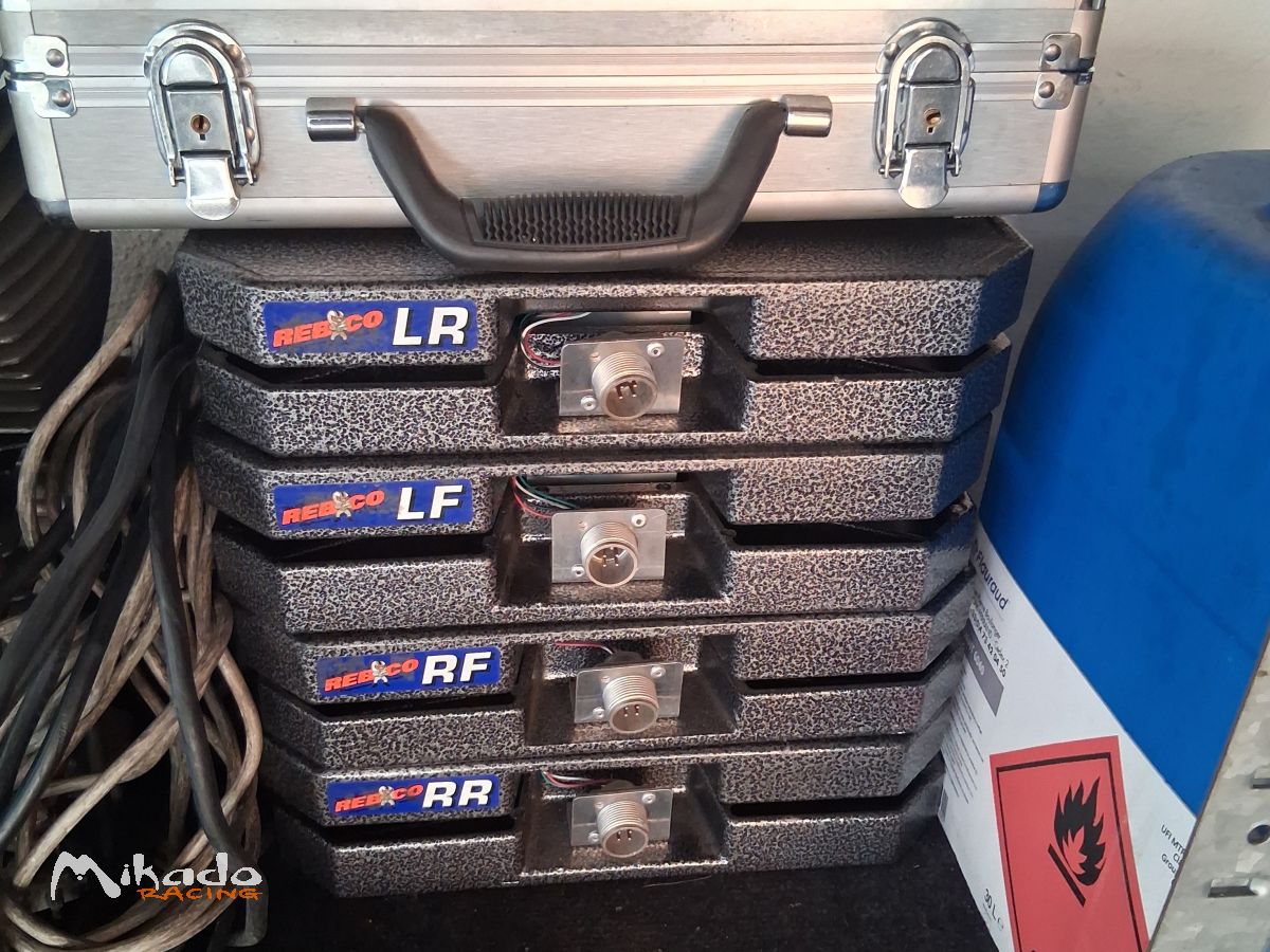 Ensemble balances pour équilibrer poids par roues – photo 1 sur 2